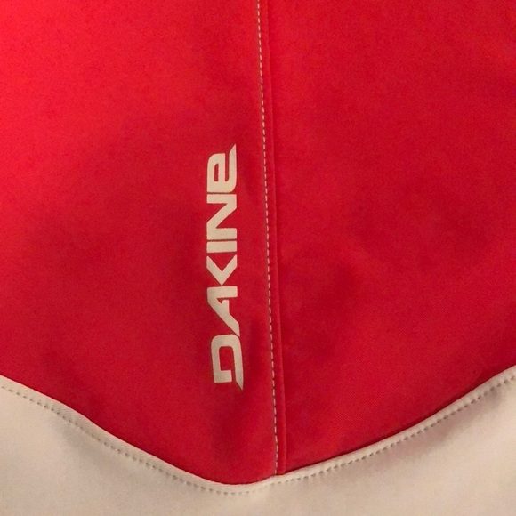 DAKINE ladies rash guard top. EUC! - Picture 6 of 6